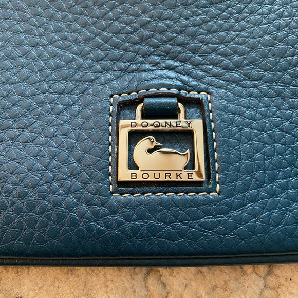 Dooney & Bourke wristlet - Picture 2 of 7